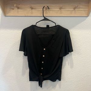 BLACK BUTTON TOP